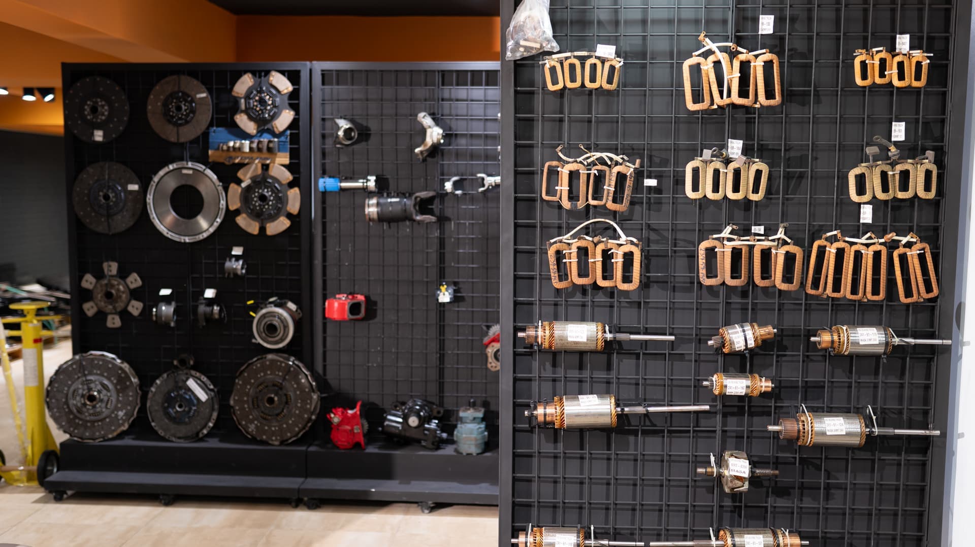 DISTRIBUIDORES AUTORIZADOS